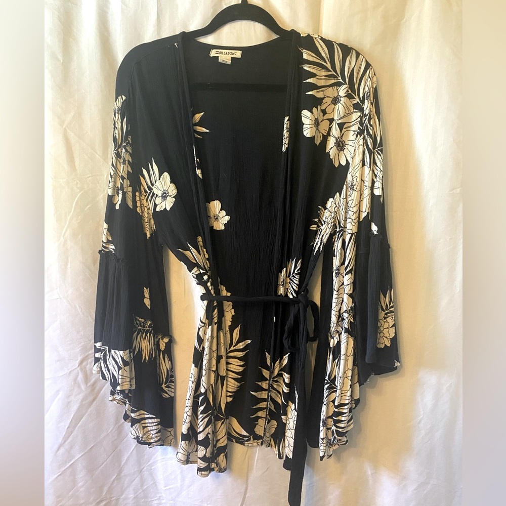 BILLABONG Black & White Floral Kimono